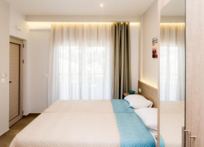 Lola's Hotel